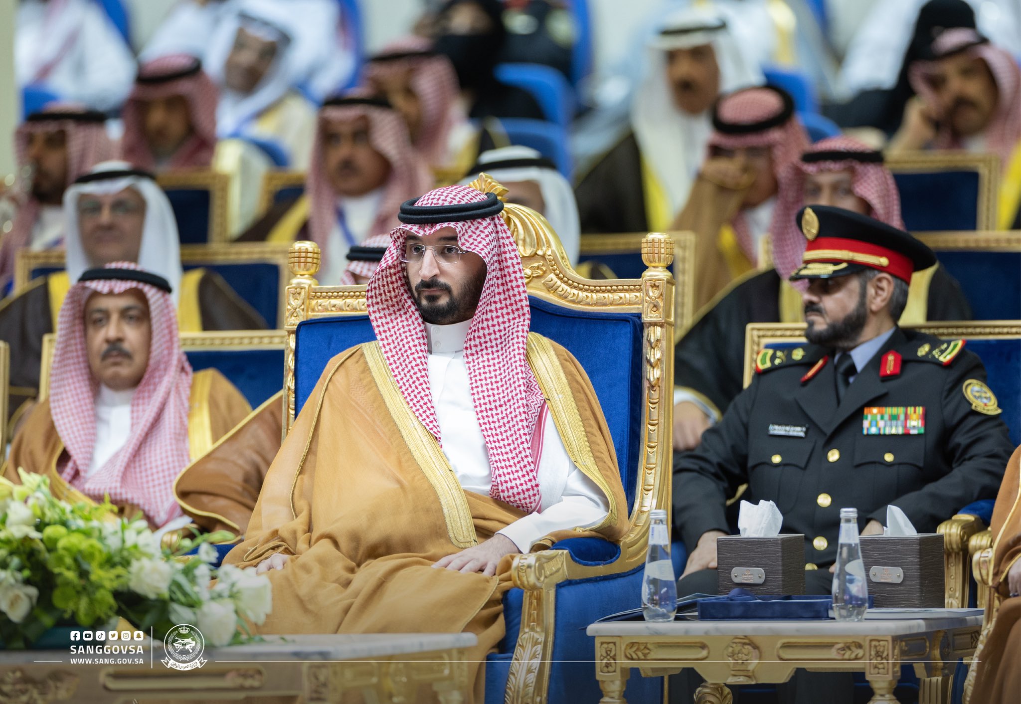 الأمير عبدالله بن بندر وزير الحرس الوطني يرعى حفل تخرج كلية الملك خالد العسكرية 