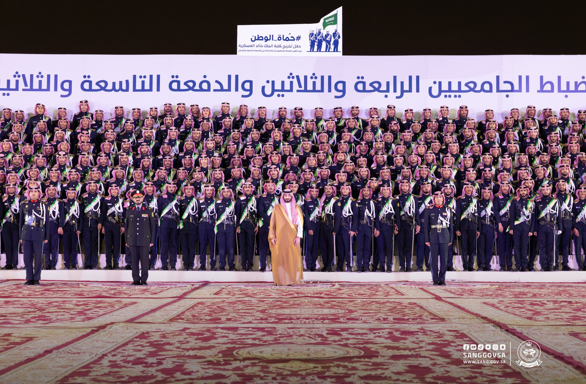 الأمير عبدالله بن بندر وزير الحرس الوطني يرعى حفل تخرج كلية الملك خالد العسكرية 