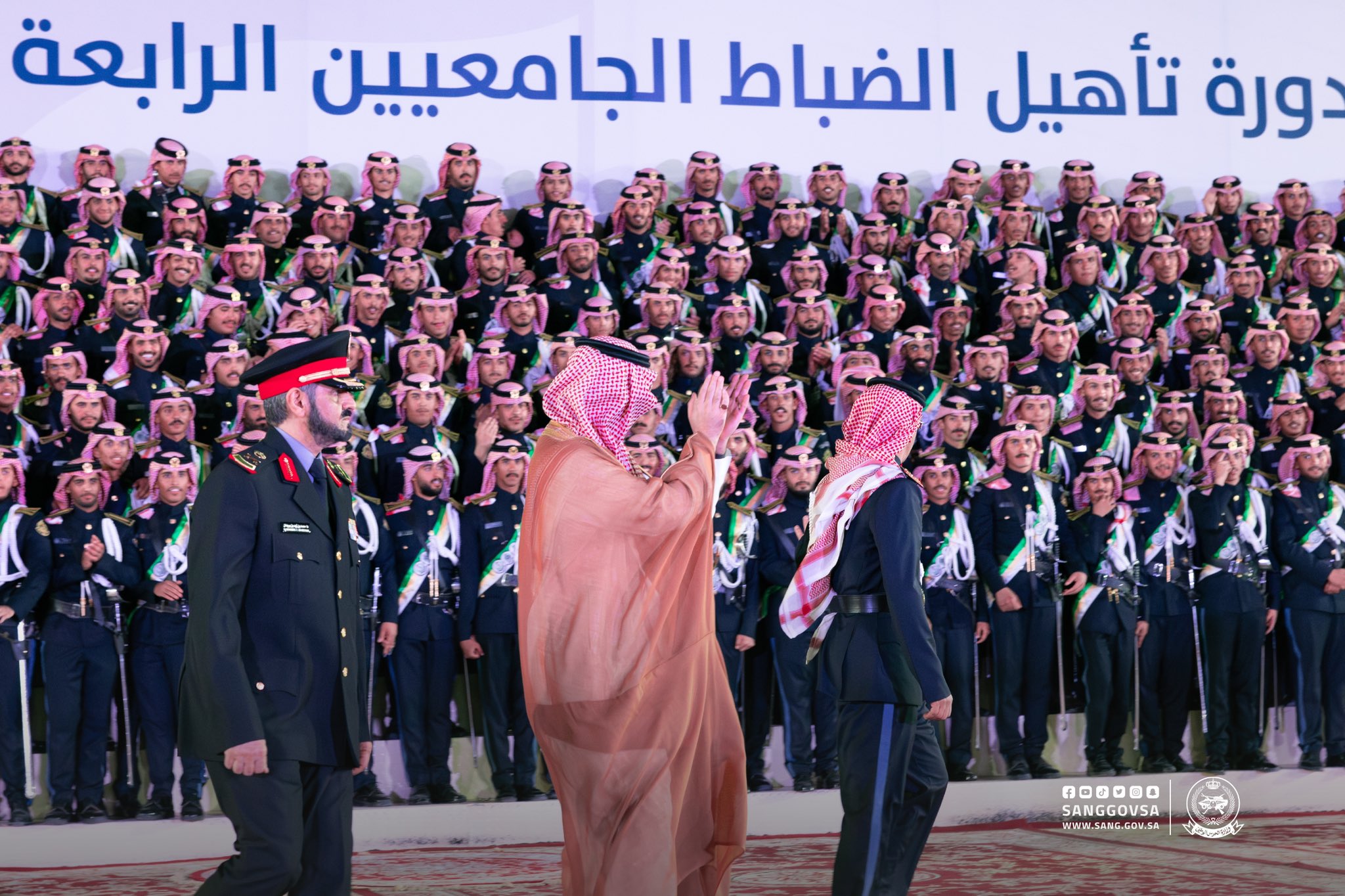 الأمير عبدالله بن بندر وزير الحرس الوطني يرعى حفل تخرج كلية الملك خالد العسكرية 