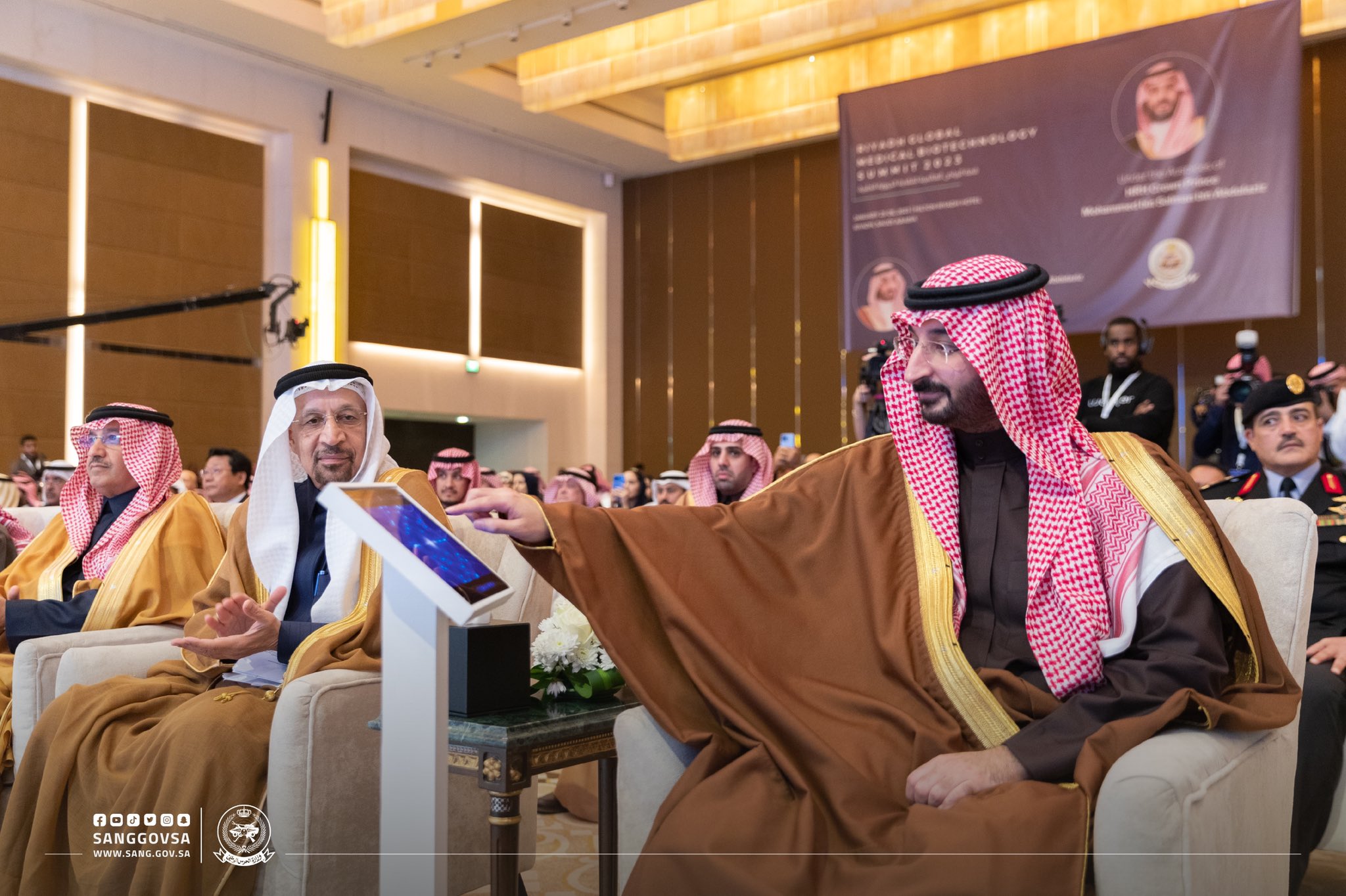 تحت رعاية سم ولي العهد .. وزير الحرس الوطني يفتتح " قمة الراض العالمية للتقنية الحيوية الطبية " 
