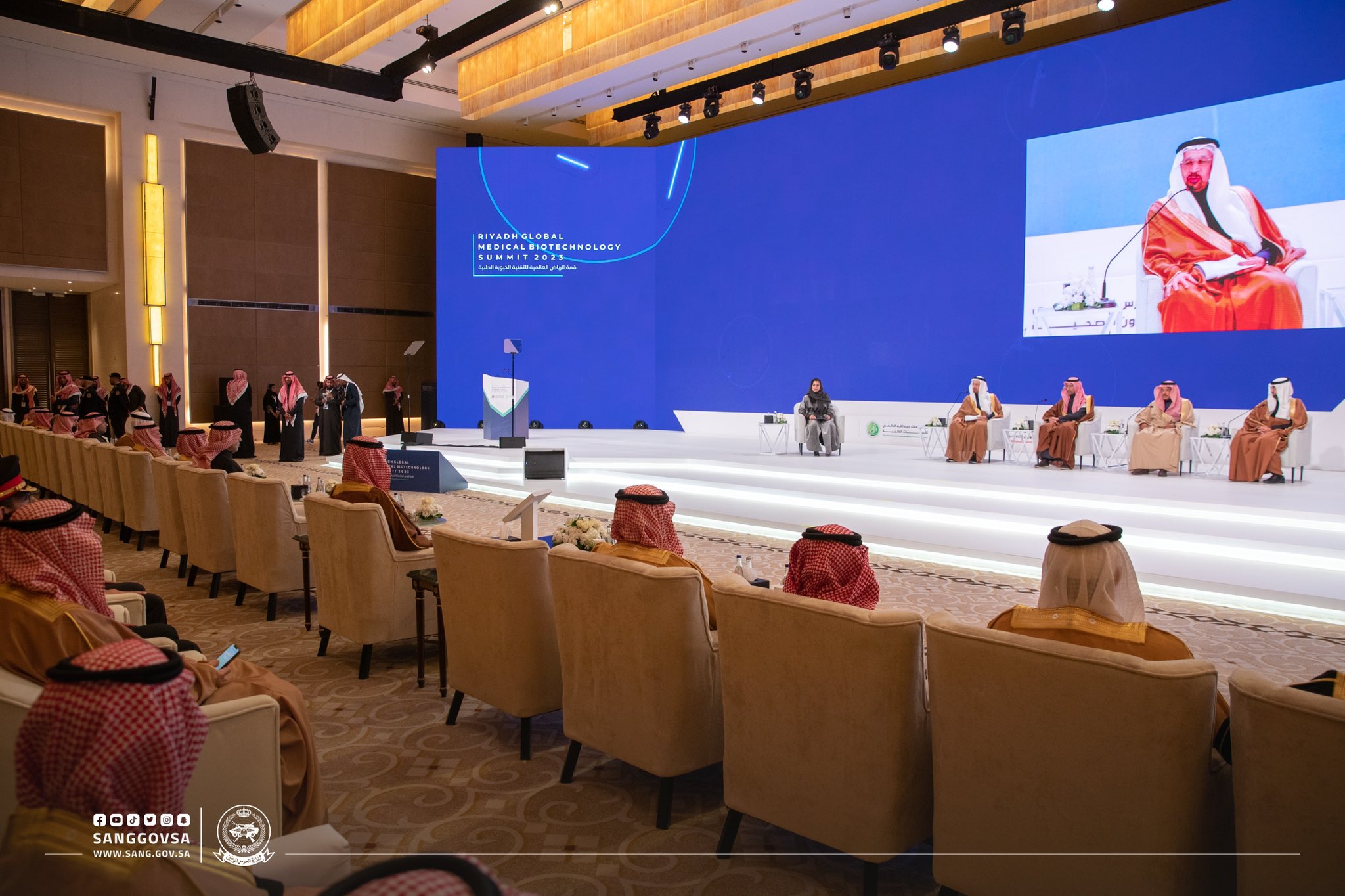 تحت رعاية سم ولي العهد .. وزير الحرس الوطني يفتتح " قمة الراض العالمية للتقنية الحيوية الطبية " 