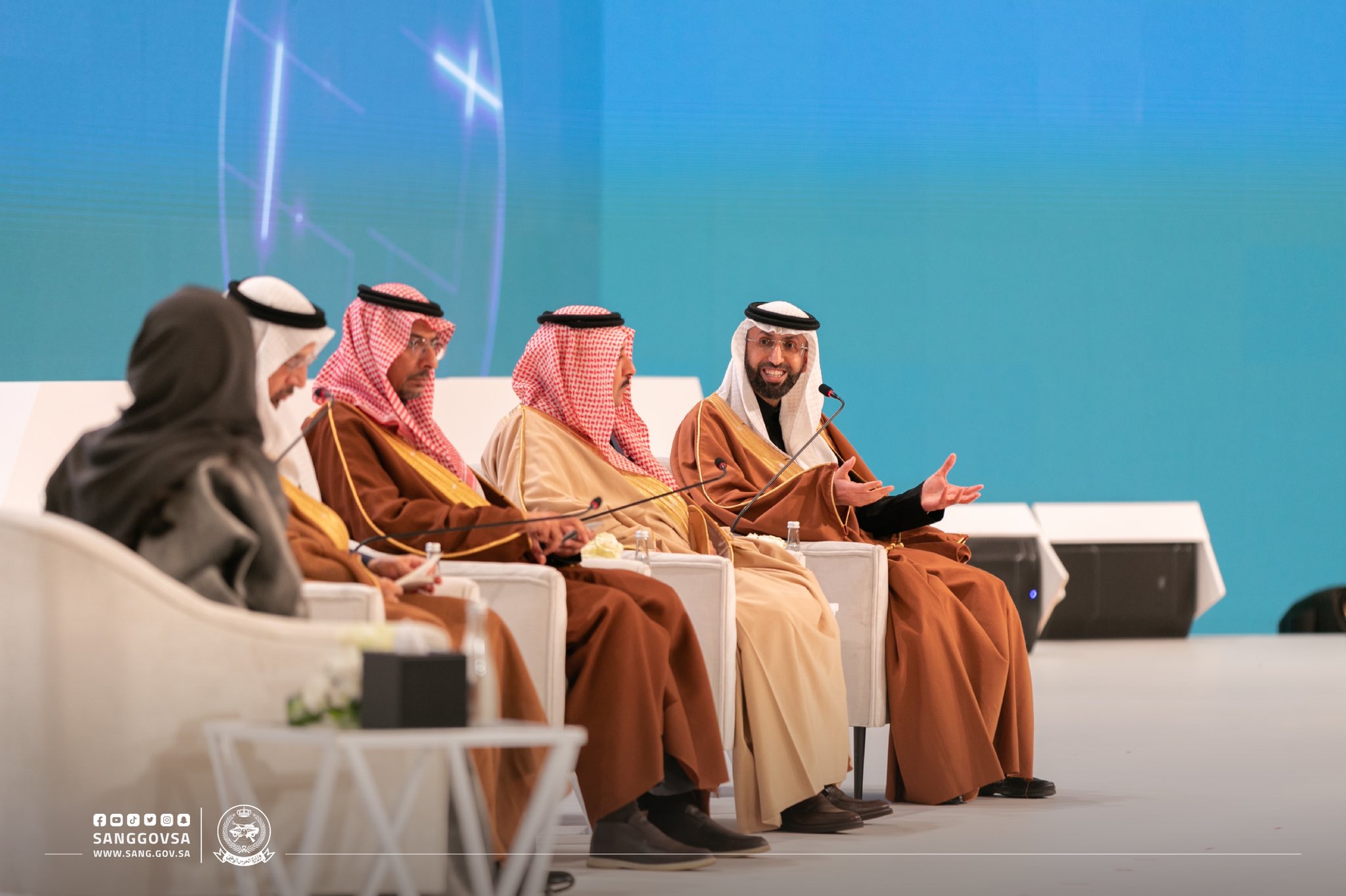 تحت رعاية سم ولي العهد .. وزير الحرس الوطني يفتتح " قمة الراض العالمية للتقنية الحيوية الطبية " 