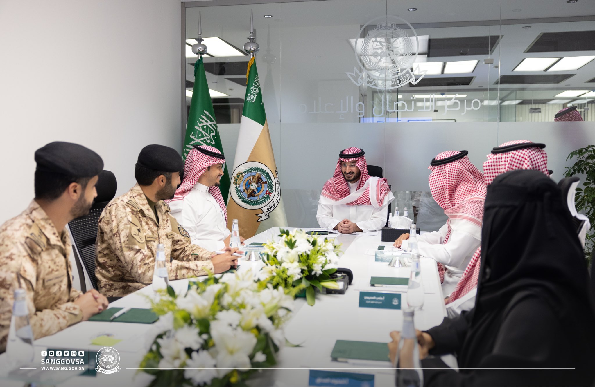 سمو الأمير عبدالله بن بندر يدشن "مركز الاتصال والإعلام" بوزارة الحرس الوطني 